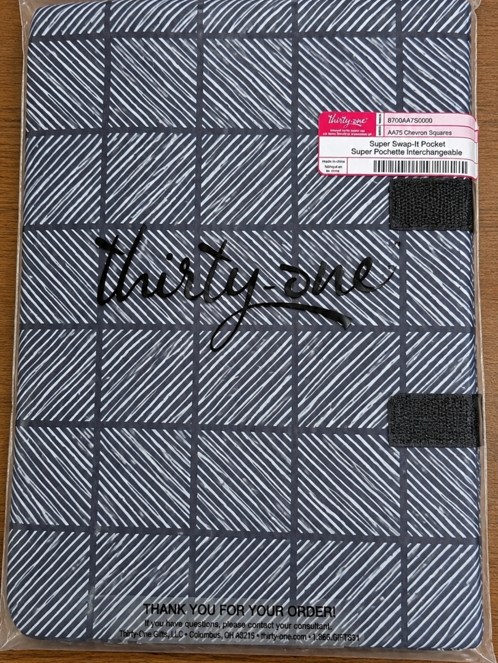 thirty-one Black and White Chevron Squares Super Swap-It Pocket
